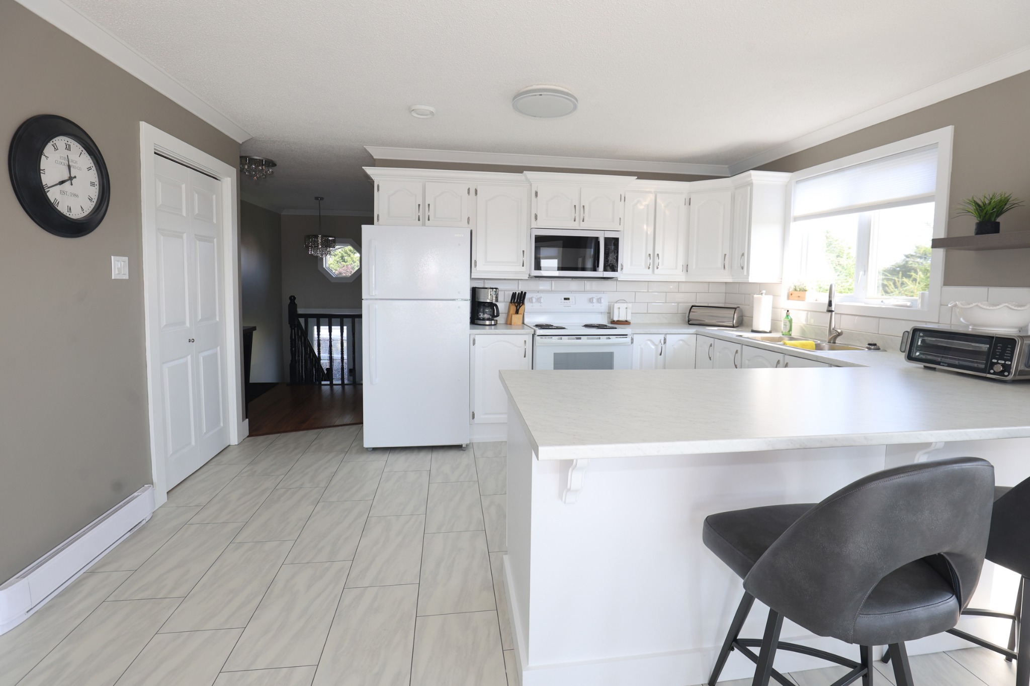 Bright full kitchen at Doyle's Haven